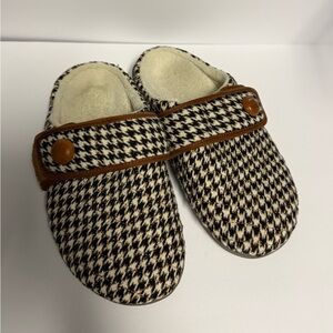 Vionic Carlin Houndstooth Mule Slippers Size 8 Cozy Sherpa Lined Brown Button